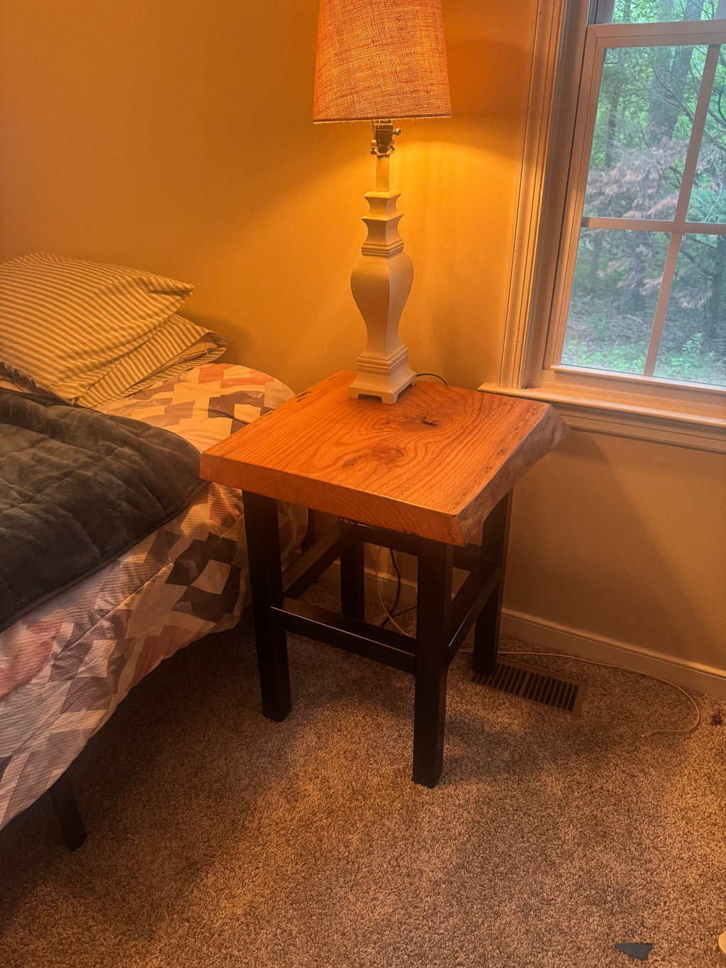 Old Dominion Red Oak Side Table