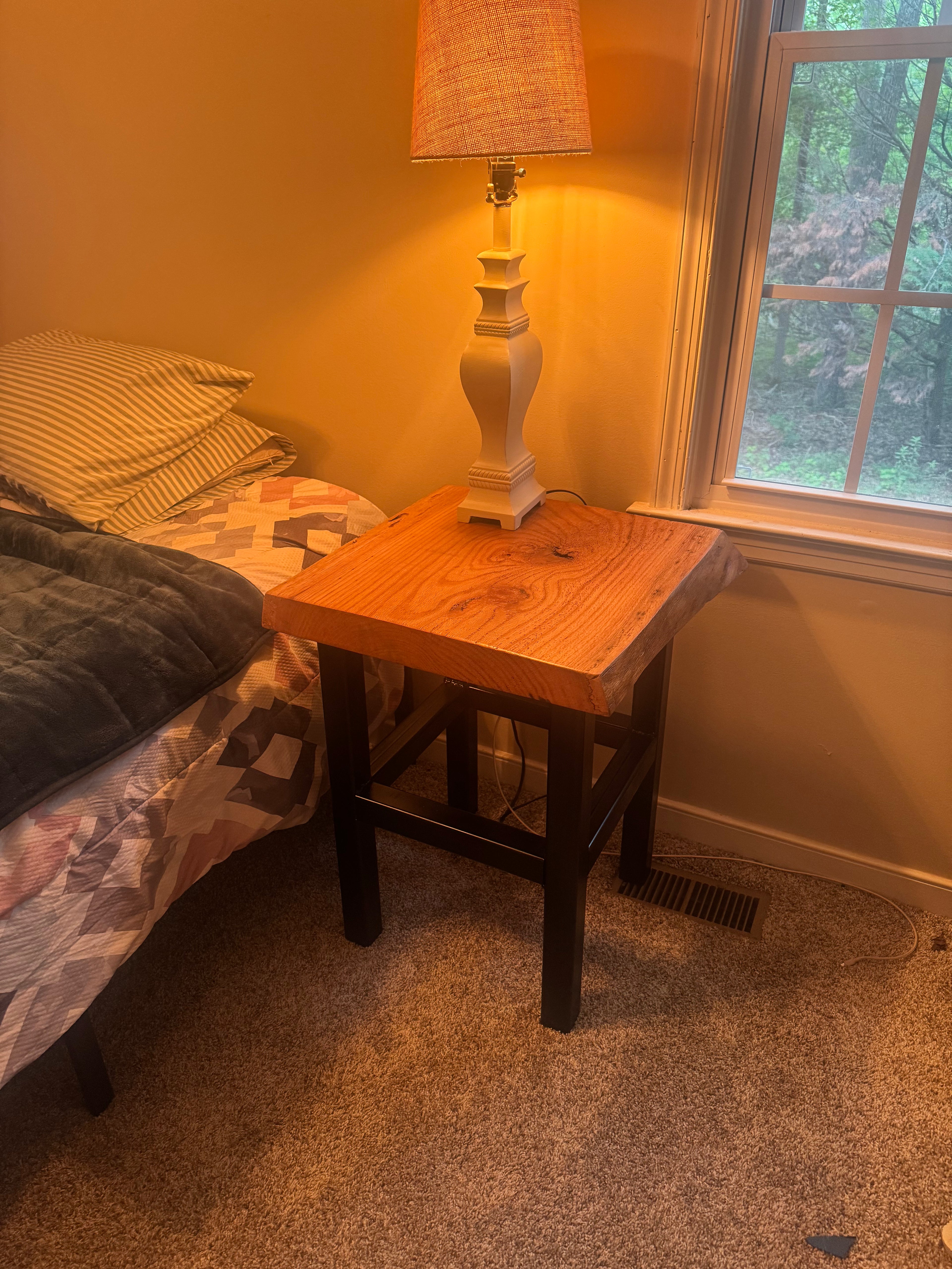 Old Dominion Red Oak Side Table