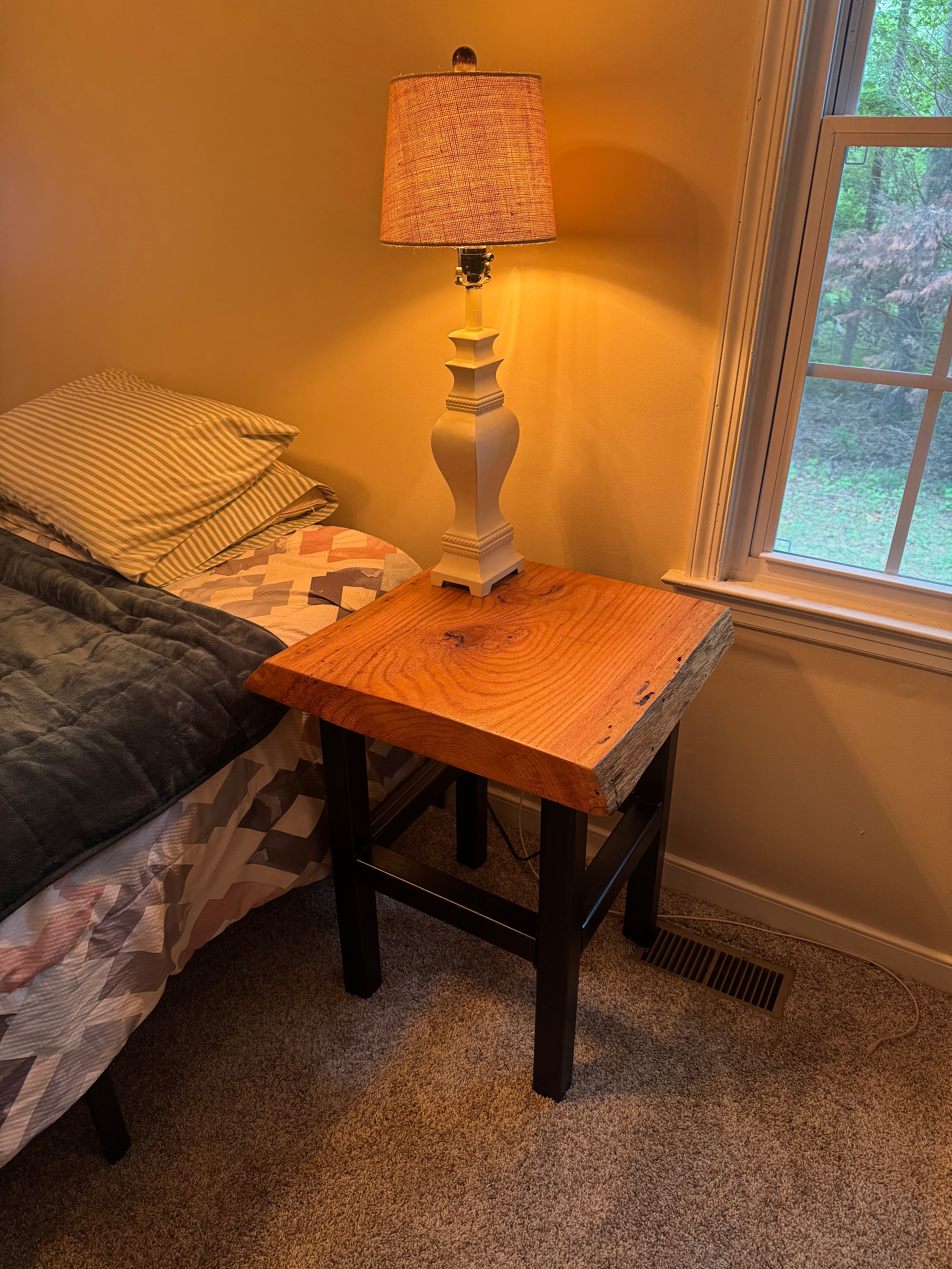 Old Dominion Red Oak Side Table