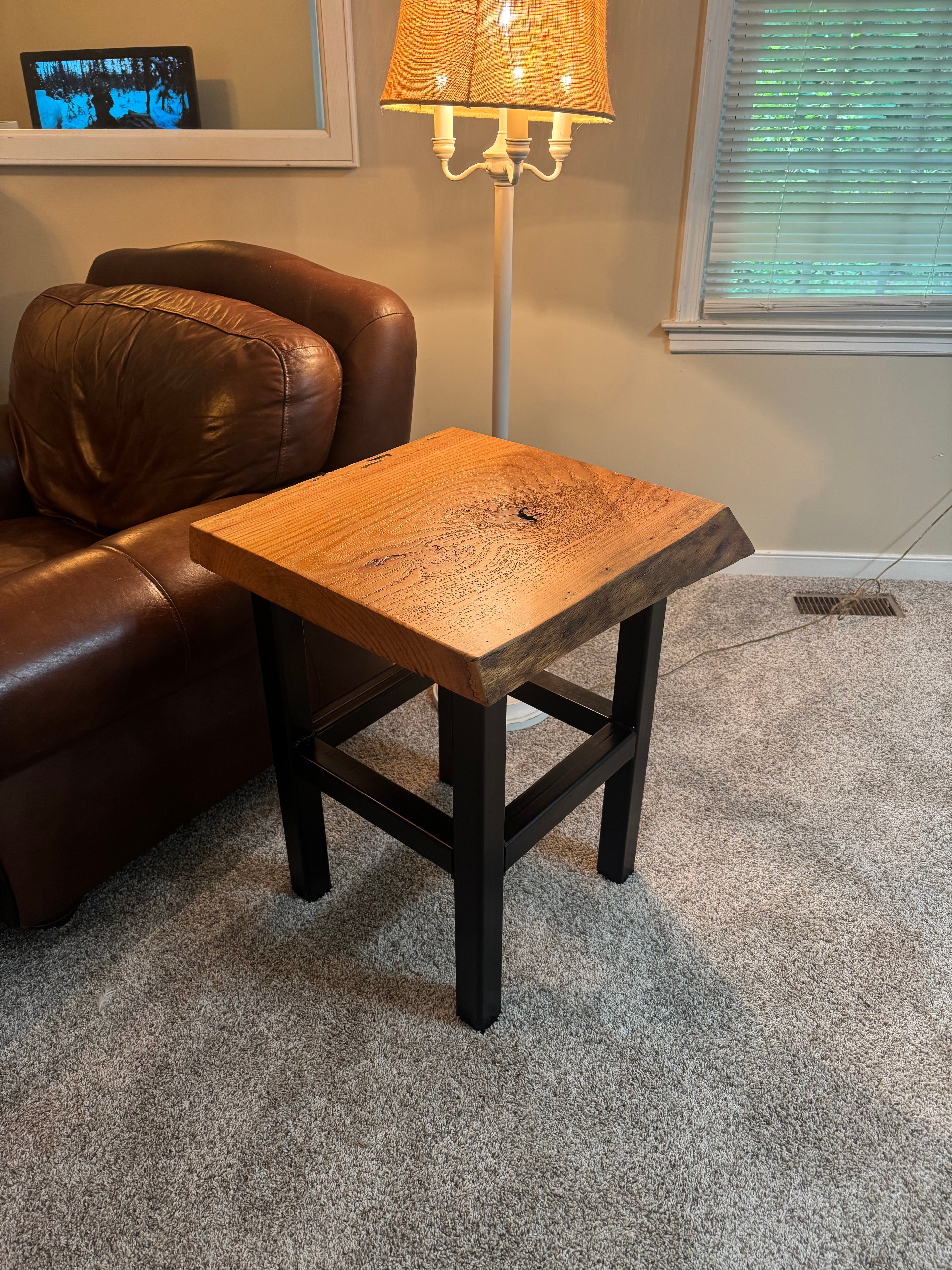 Old Dominion Red Oak Side Table
